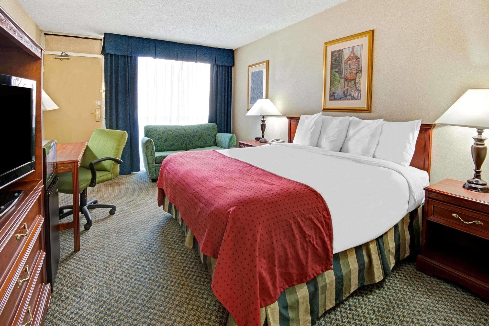Ramada Overland Park Mission Exterior photo